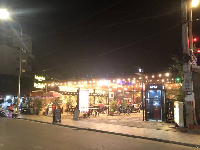 アンコール・ナイトマーケット横のレストラン