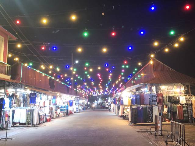 ナイトマーケットの雰囲気