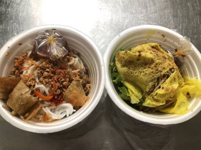 シェムリアップのオールドマーケットで買った昼ご飯