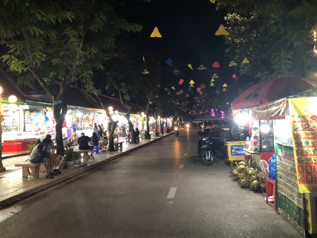 シェムリアップのリバーサイド・ナイトマーケット」（Riverside Night Market）