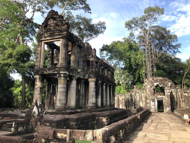 「プリアカン遺跡」の二階建ての建造物