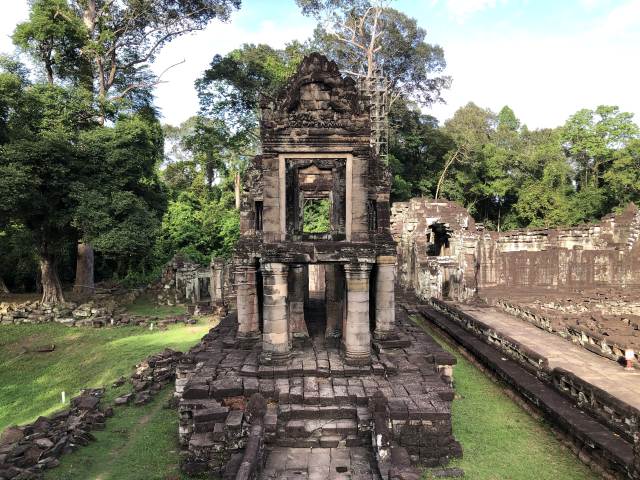 アンコール大回りコース「プリアカン」や「ニャックポアン」遺跡など