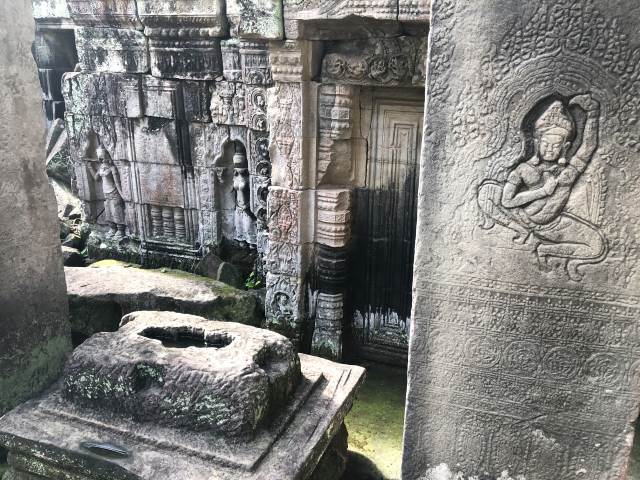 アンコール大回りコースの「プリアカン遺跡」踊り子のテラス