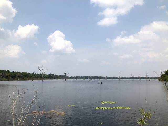 ニャックポアンのある貯水池