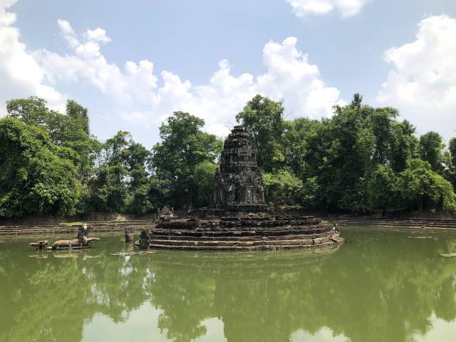 大回りコースのニャックポアン中央祠堂