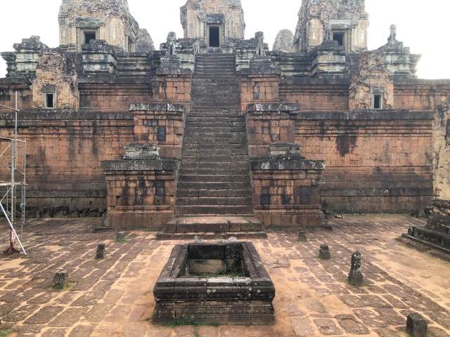 大回りコースのプレループ遺跡 火葬場