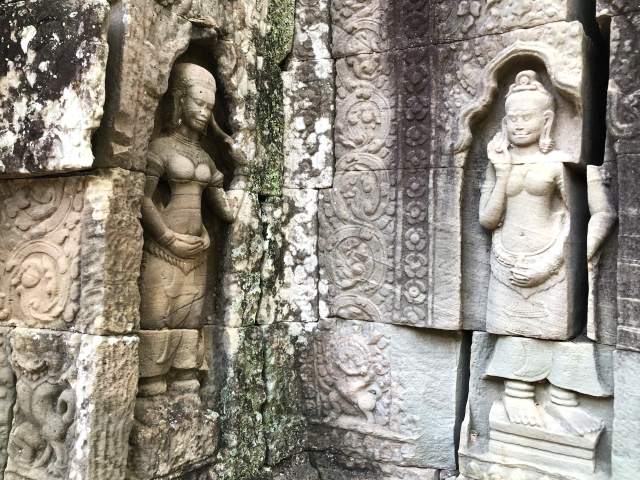 大回りコースのタソム遺跡のデバター像