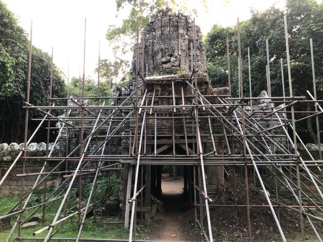 大回りコースのタソム遺跡の崩れる東塔門