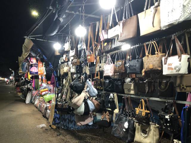 「キョンギュウ」(プラウ・ホックサップ」のカバン類