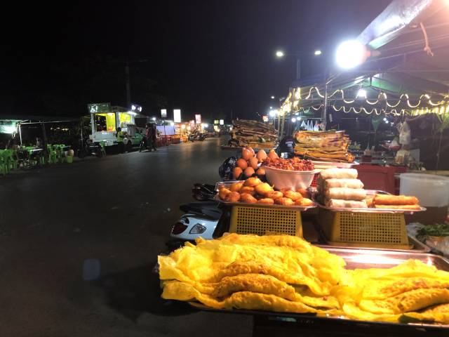 「キョンギュウ」(プラウ・ホックサップ」の東側・ローカルフード屋台