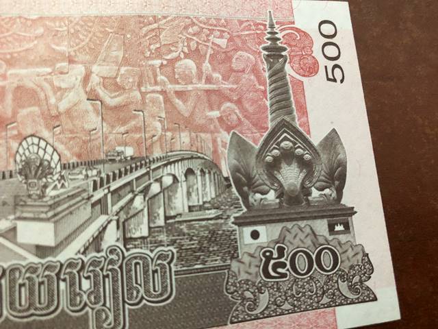 500リエル札には日本の国旗が印刷