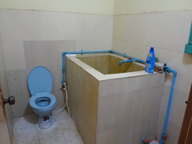カンボジアの最安値の賃貸部屋のトイレ
