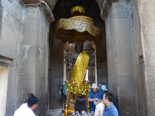 アンコールワットのヴィシュヌ神の像