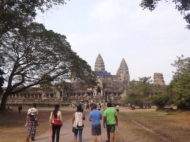【カンボジアの遺跡】ツアーの決め方！～ガイドありなし、団体・個人など～