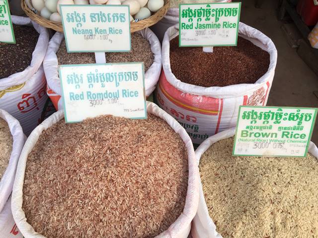 カンボジアで米を買う