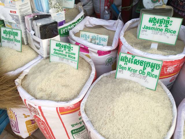 カンボジアの米屋