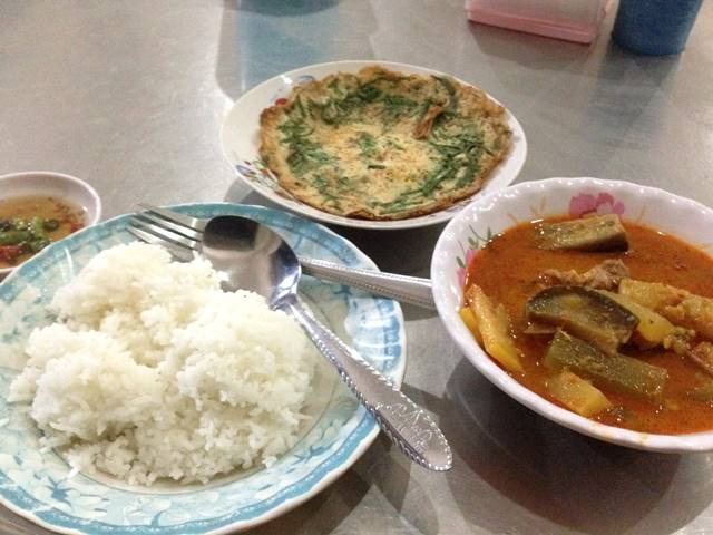 カンボジア食堂の白ご飯