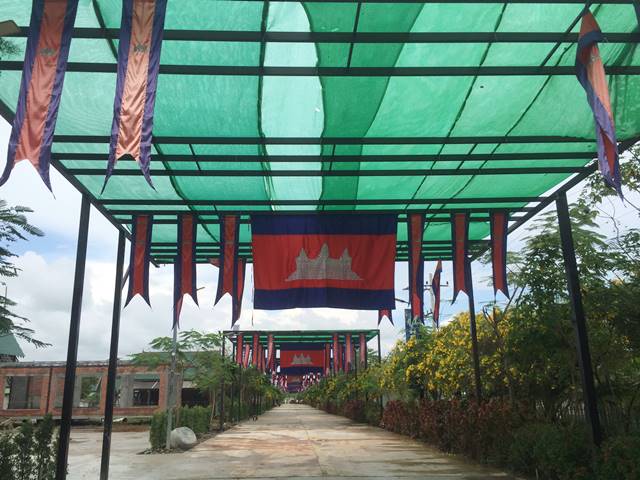 新バンブートレイン公園のカンボジア国旗ロード