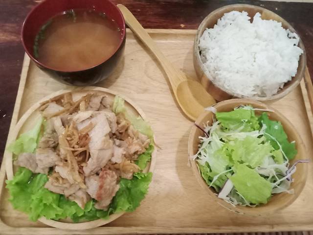 HOC Cafeで夕食「豚の生姜焼き定食」