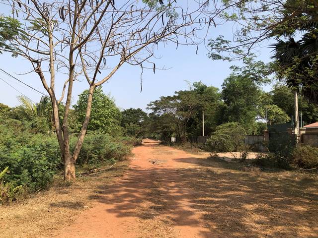 「Vimean Sokha Museum」への未舗装の道