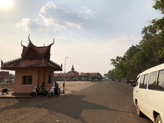 カンボジア・ラオス国境に到着