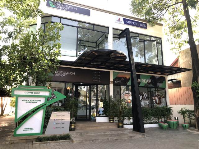 シェムリアップ空港へのバスの発着所