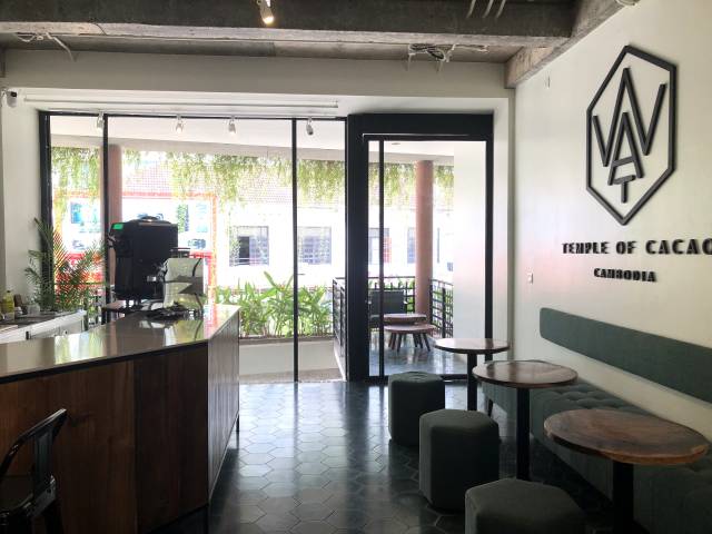 「Temple of Cacao Cambodia」の2階の飲食スペース