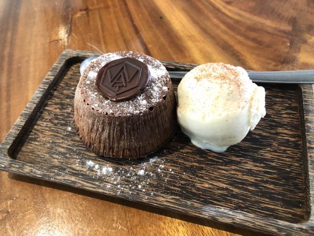 「Temple of Cacao Cambodia」のLAVA CAKE