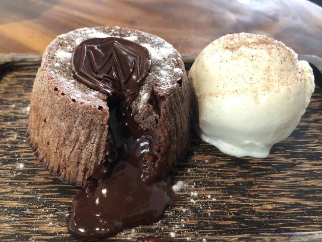 「Temple of Cacao Cambodia」のLAVA CAKE