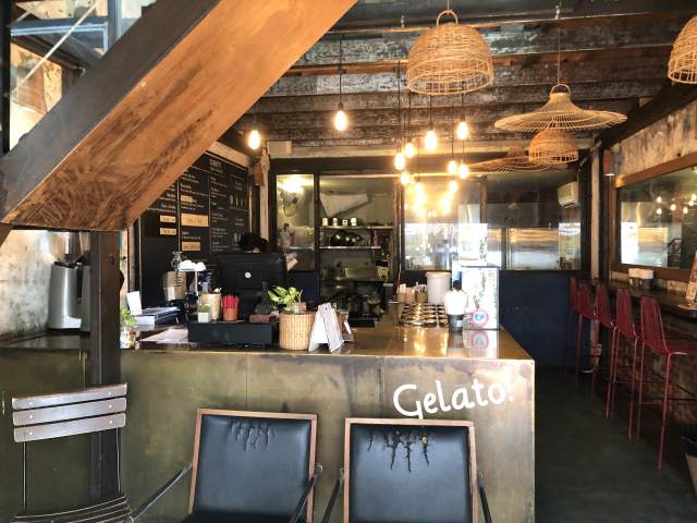 「Gelato Lab」（ジェラート・ラボ）の店内