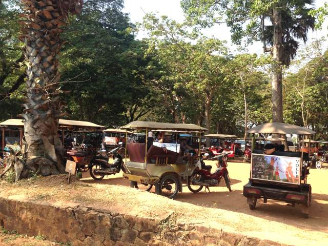 トゥクトゥクのチャーター予約@シェムリアップ観光